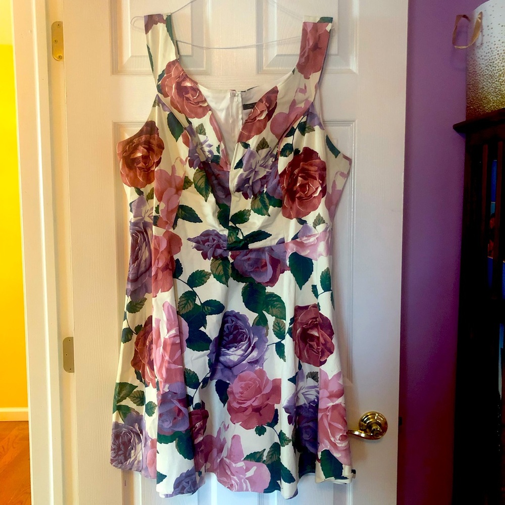 Mid length floral dress sz 24